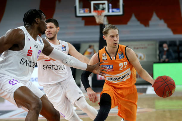 缺乏足够的 缺乏足够的